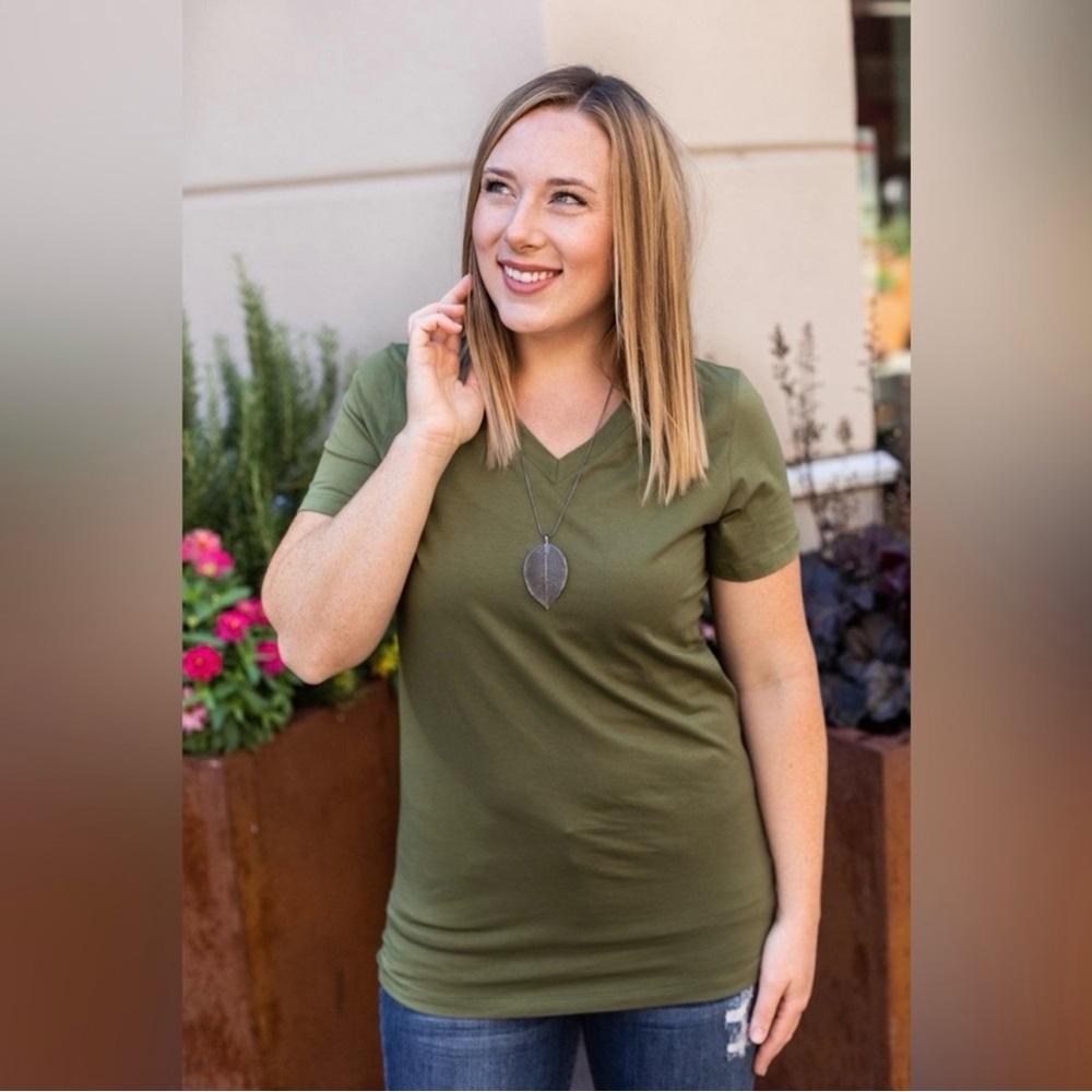 NWT Michelle Mae Olive Green Short Sleeve Fitted Tee size XS